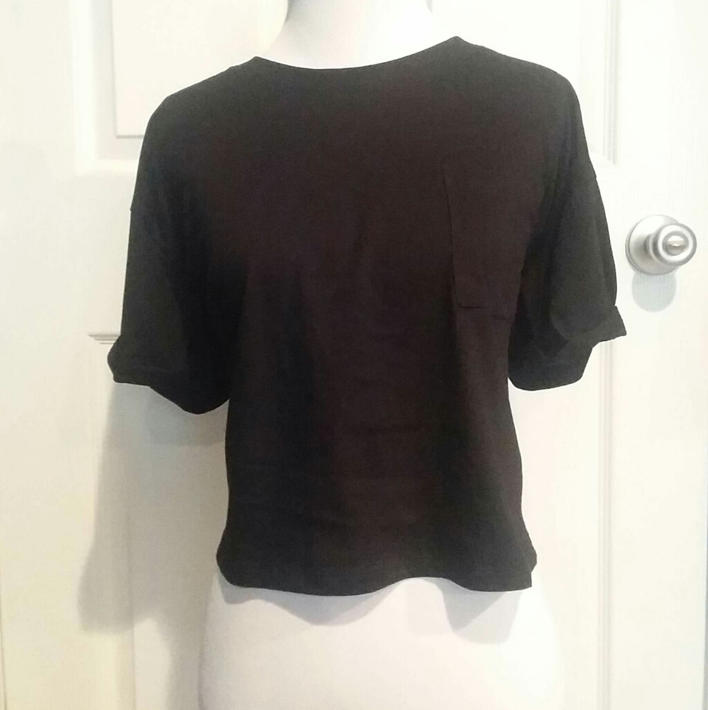 NWT  black crop top